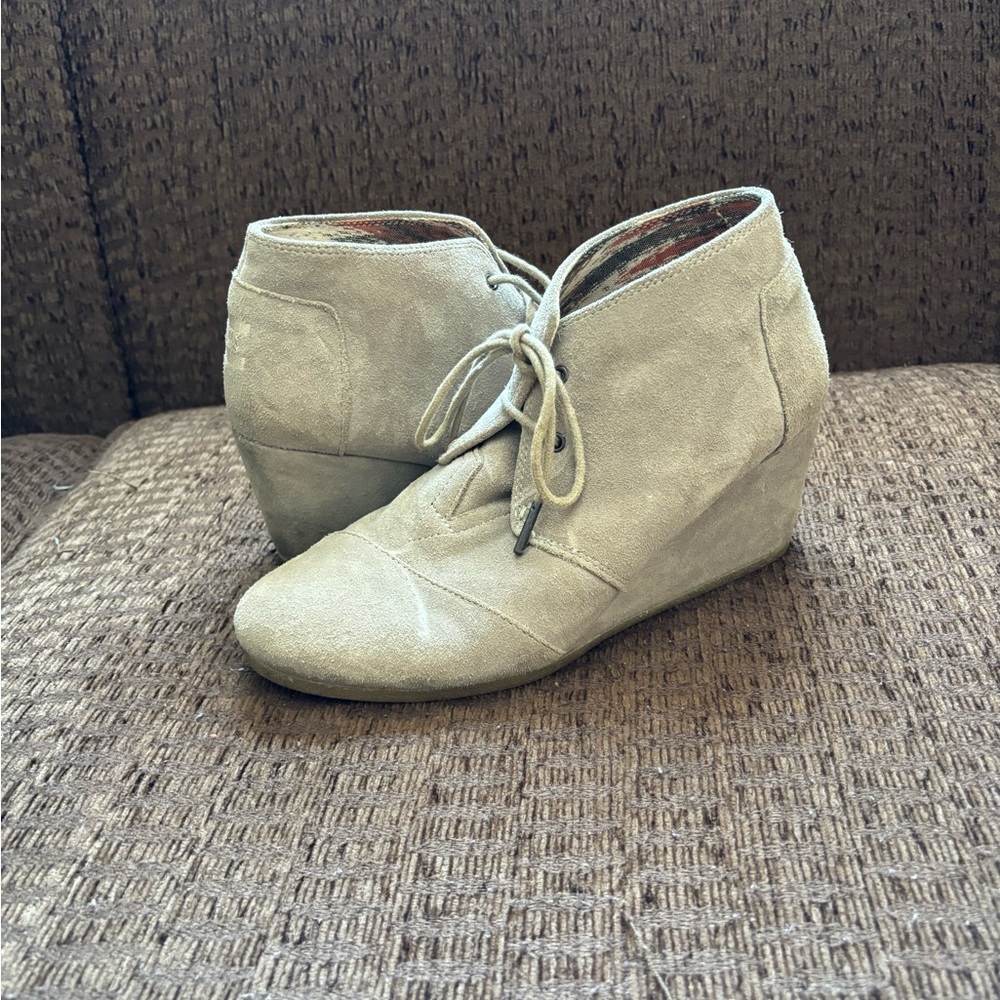Tan Tom Wedges